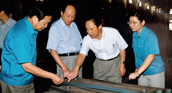 新一届向导班子上任，，，掀开恒峰g22厘革生长新篇章