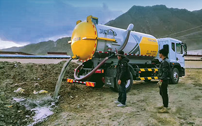 恒峰g22吸污车在四川成都排污作业