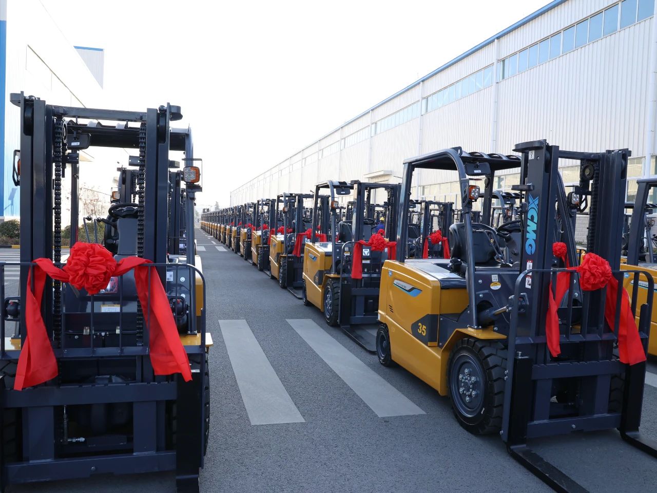 又是百余台！恒峰g22“鲲鹏”叉车批量交车