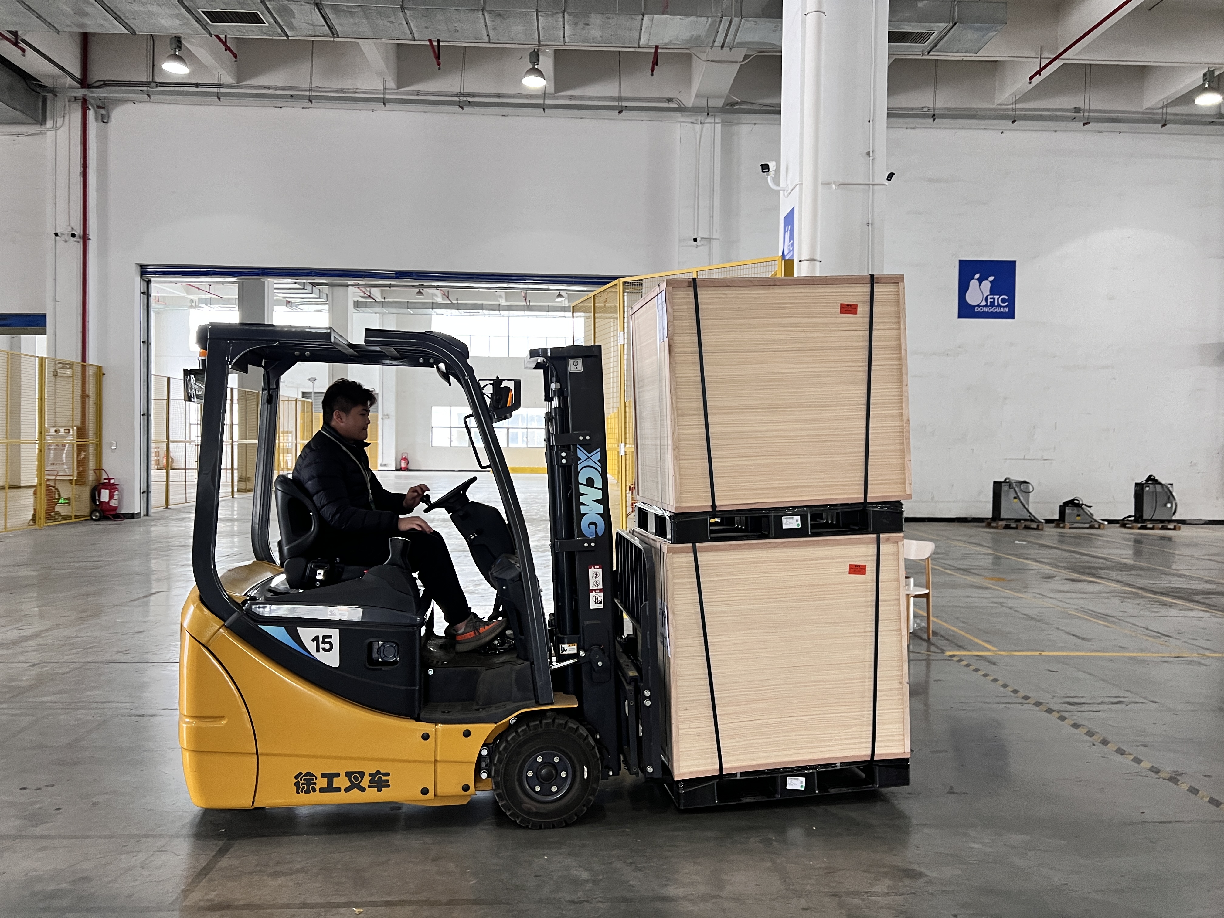 恒峰g22三支点系列叉车助力物流仓储行业无邪搬运