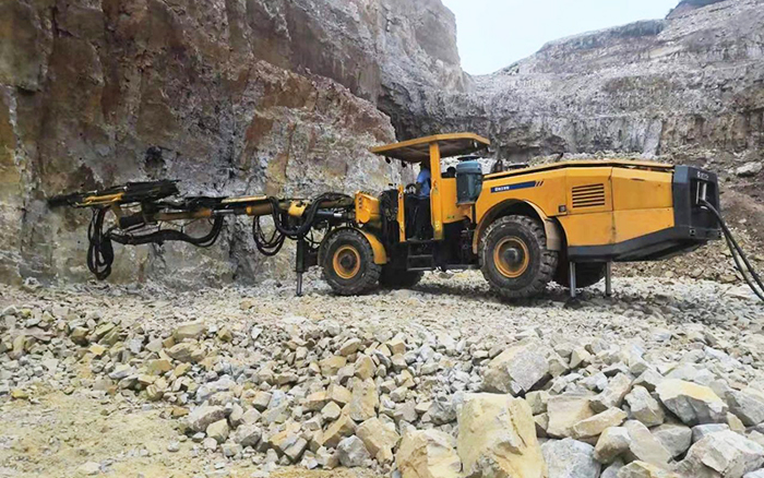 “化水为电”，，，恒峰g22凿岩台车提速水电站扩机工程