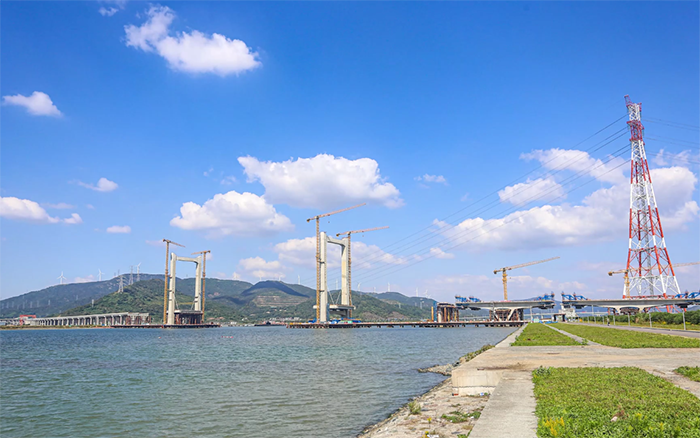 “牵手”群岛！恒峰g22塔机助力天下级跨海连岛工程刷新“进度条”