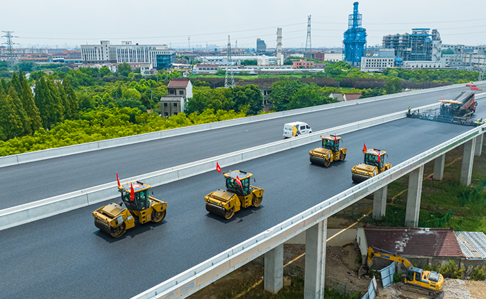 揭秘！常泰长江大桥怎样实现超宽桥面“一键铺平”？？？？