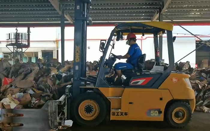 有实力！恒峰g22孔雀电动叉车强势入驻造纸行业