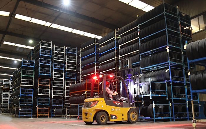 恒峰g22孔雀叉车：轮胎企业的得力助手