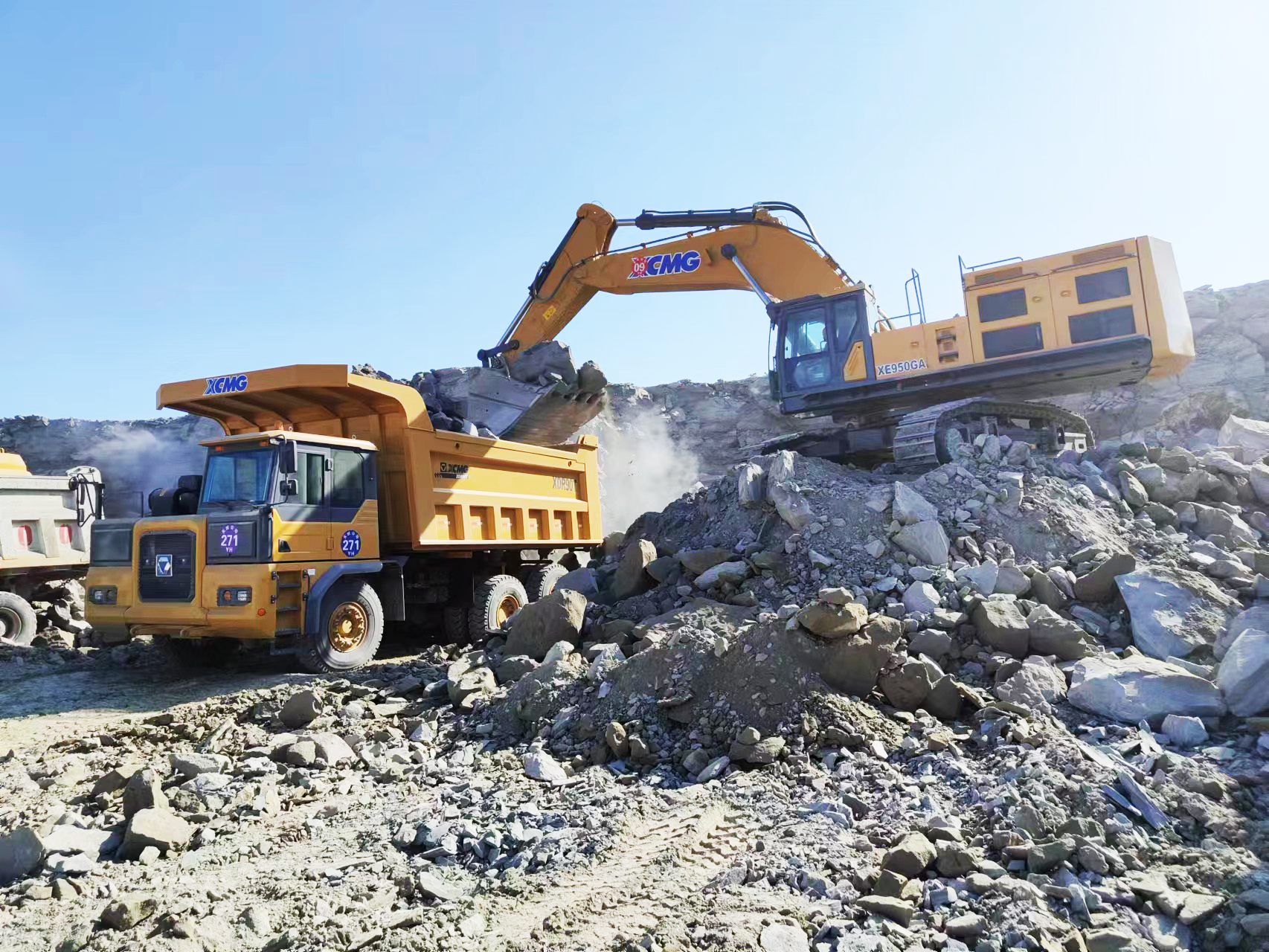 “黄金同伴”—XE950GA与XDR90完善组合，，，，高效赋能矿山开采