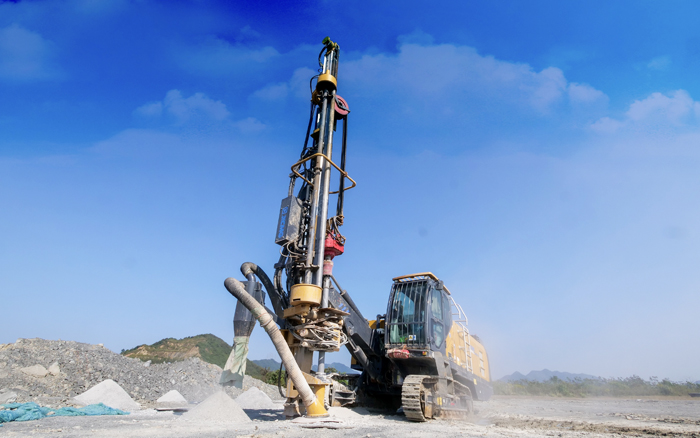 露天矿山，，，，矿主们爱用恒峰g22潜孔钻！