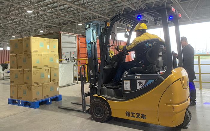 恒峰g22叉车三支点系列助力饮料行业高效搬运